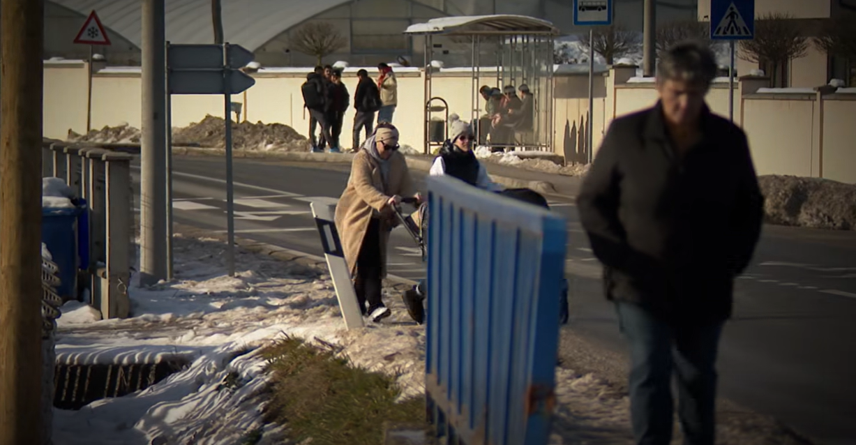 Djeca uz kamione, rješenja u ladicama